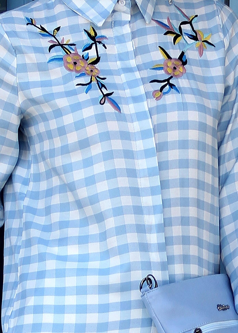 Tesettür giyim MAVİ PÖTİKARE DESENLİ NAKIŞ İŞLEMELİ BLUZ 7624