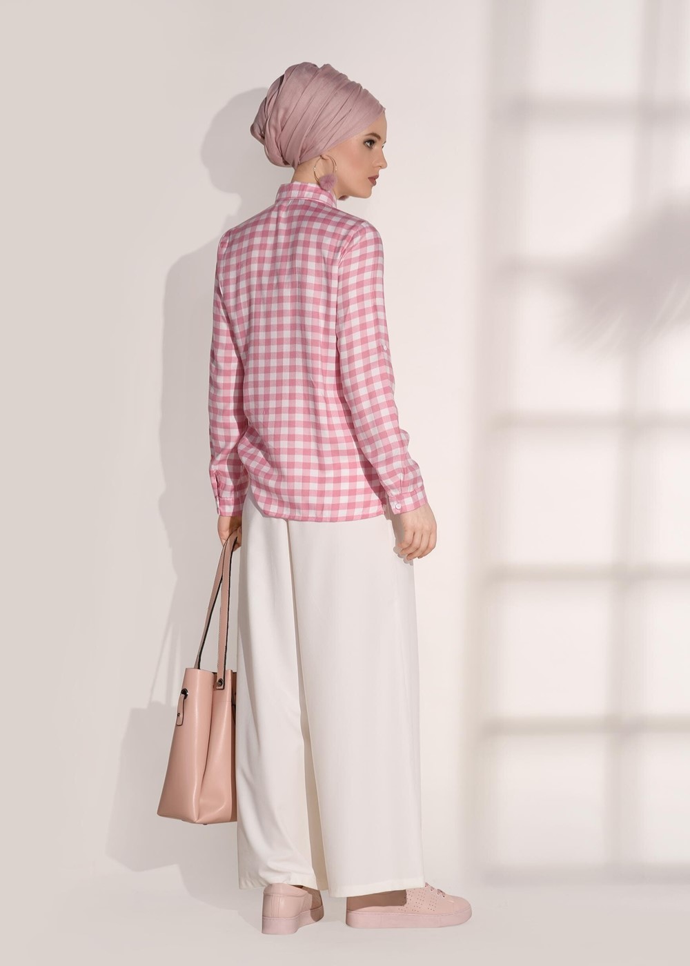 Tesettür giyim PUDRA PÖTİKARE DESENLİ NAKIŞ İŞLEMELİ BLUZ 7624