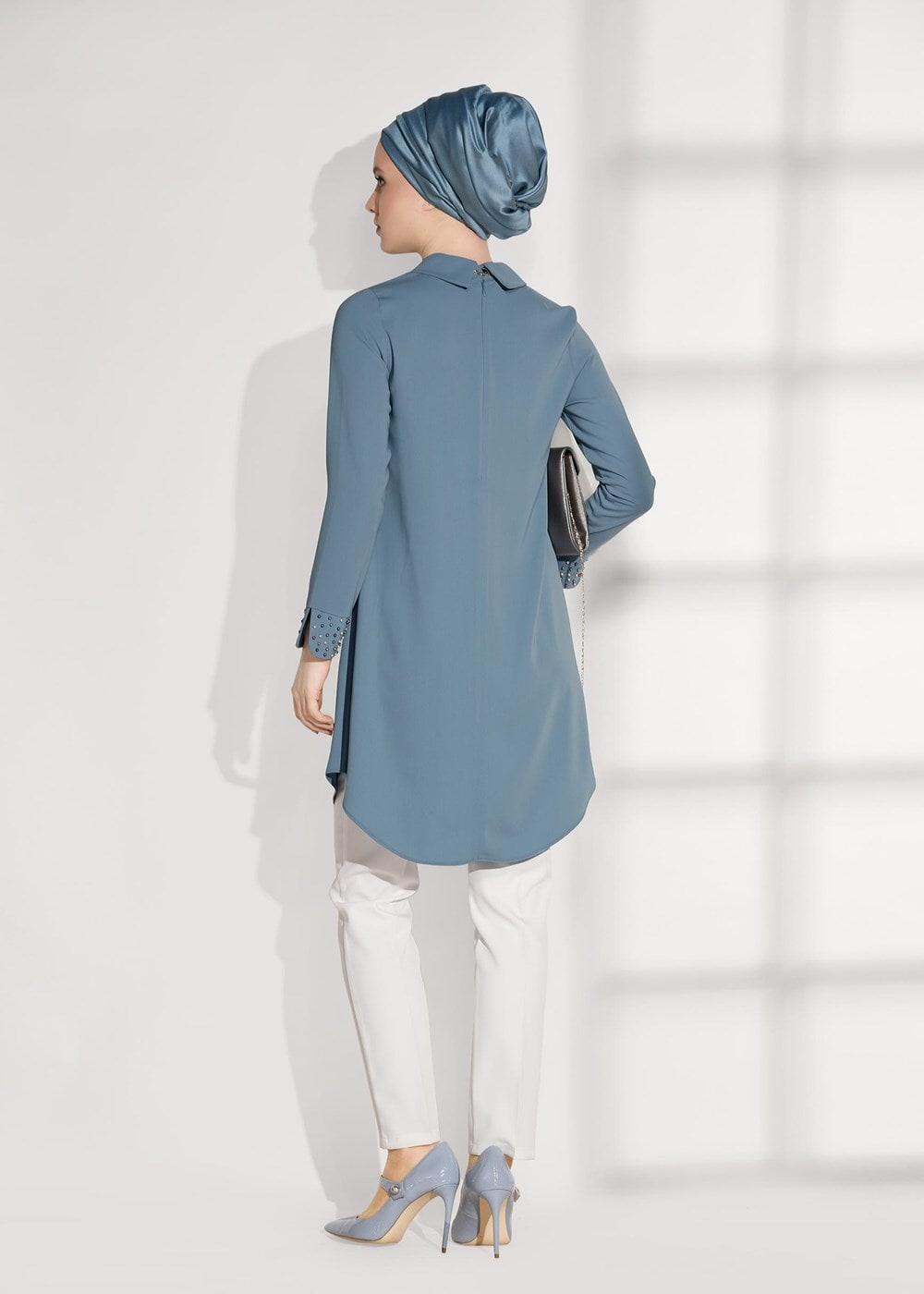 Tesettür giyim MAVİ MANŞETLERİ BONCUK DETAYLI TUNİK 8707 