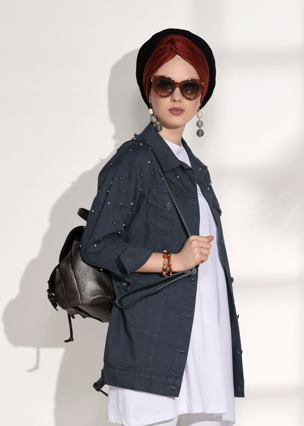 Tesettür giyim GRİ İNCİ DETAYLI DENİM CEKET 2226