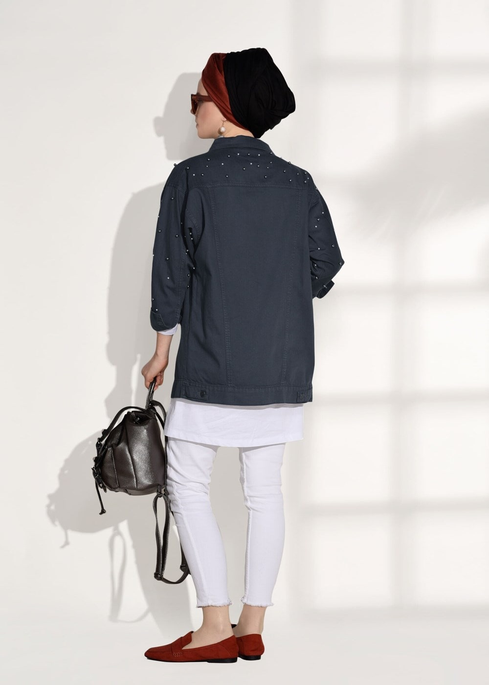 Tesettür giyim GRİ İNCİ DETAYLI DENİM CEKET 2226