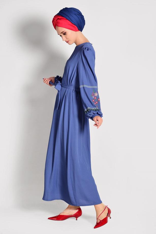 Tesettür giyim  KOLLARI ÇİÇEK DESENLİ ELBİSE 86071  - TRENDTESETTÜR