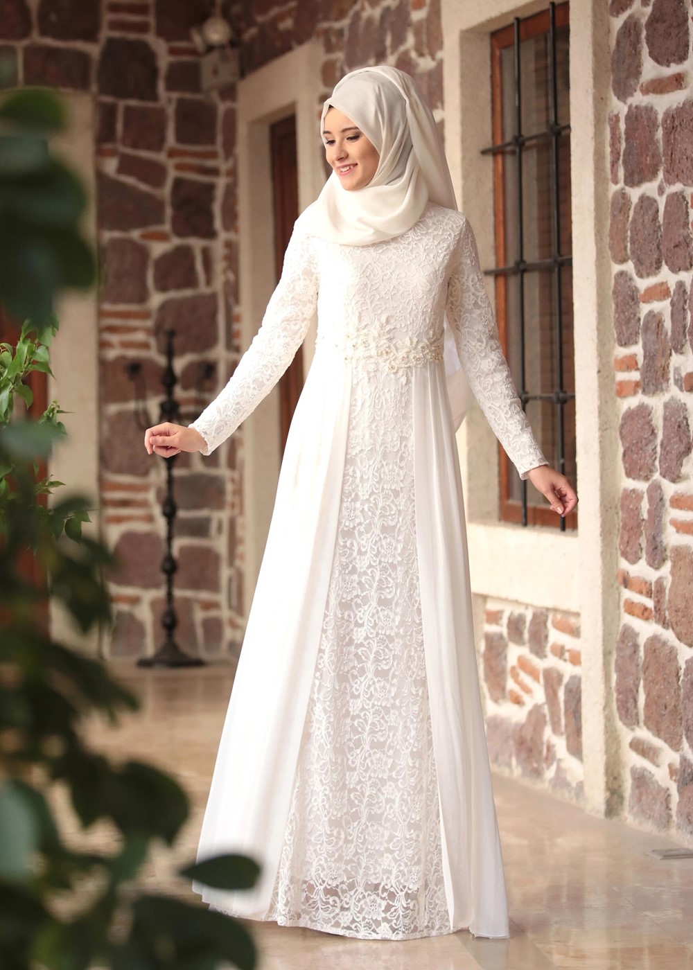 Tesettür giyim KREM HAKİM YAKA GÜPÜRLÜ ABİYE ELBİSE