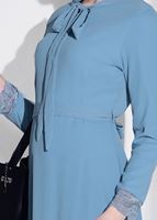 Tesettür giyim MAVİ DANTEL DETAYLI ELBİSE 2185 