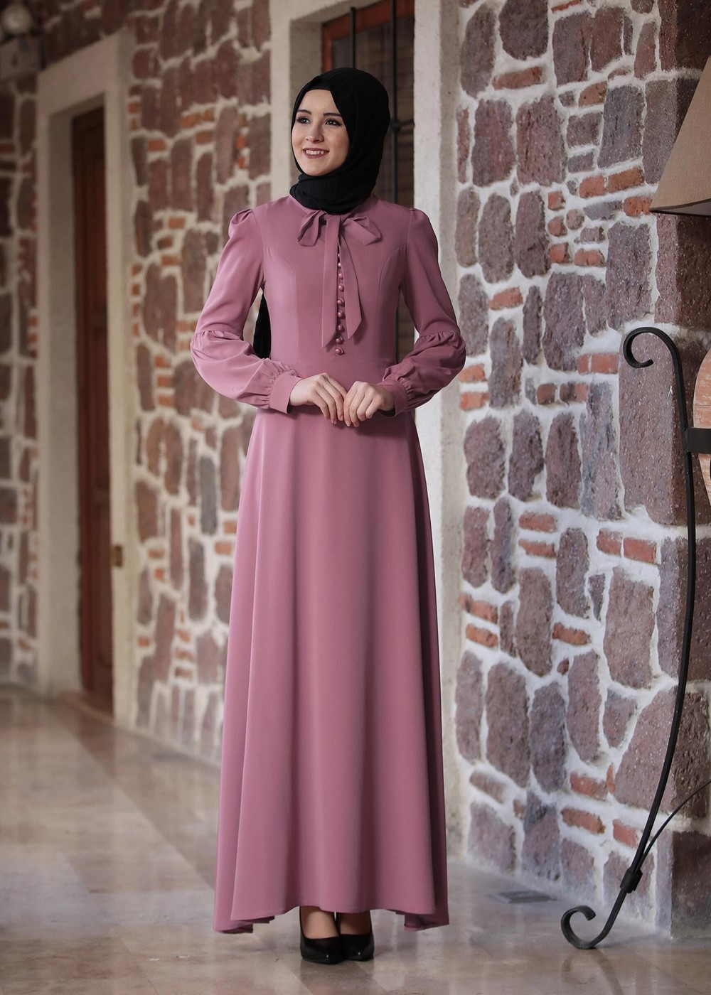 Tesettür giyim PEMBE BALON KOL DÜĞME DETAYLI ELBİSE 5613