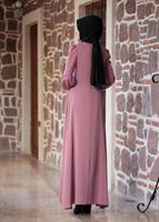 Tesettür giyim PEMBE BALON KOL DÜĞME DETAYLI ELBİSE 5613