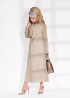 Tesettür giyim BEJ SİMLİ KUMAŞ DÜĞME DETAYLI ELBİSE 7475 
