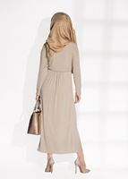 Tesettür giyim BEJ SİMLİ KUMAŞ DÜĞME DETAYLI ELBİSE 7475 
