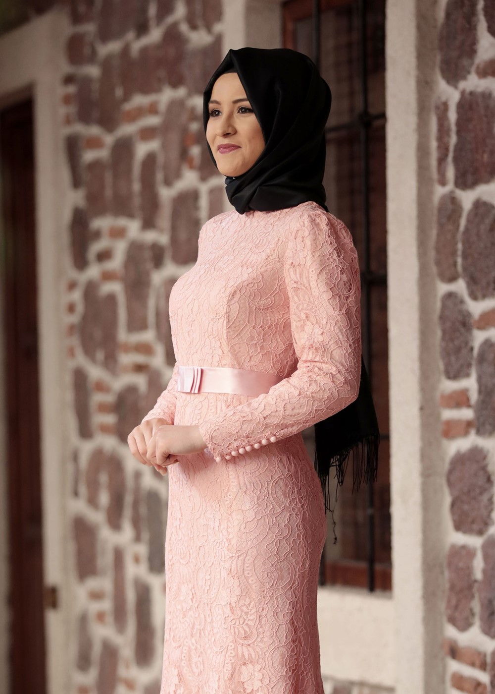Tesettür giyim PUDRA DANTELLİ BELİ KUŞAKLI ABİYE ELBİSE 9713