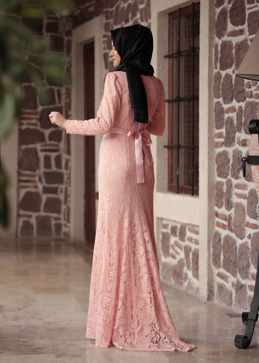 Tesettür giyim PUDRA DANTELLİ BELİ KUŞAKLI ABİYE ELBİSE 9713