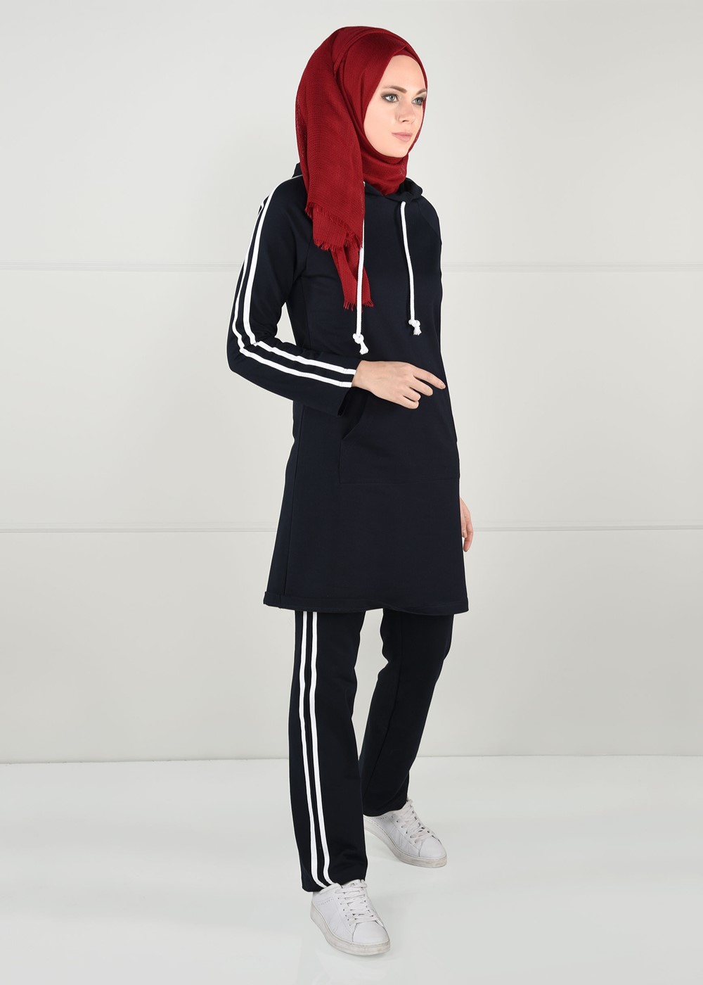 Tesettür giyim LACİVERT YANLARI ŞERİT DETAYLI EŞOFMAN ALTI 1500