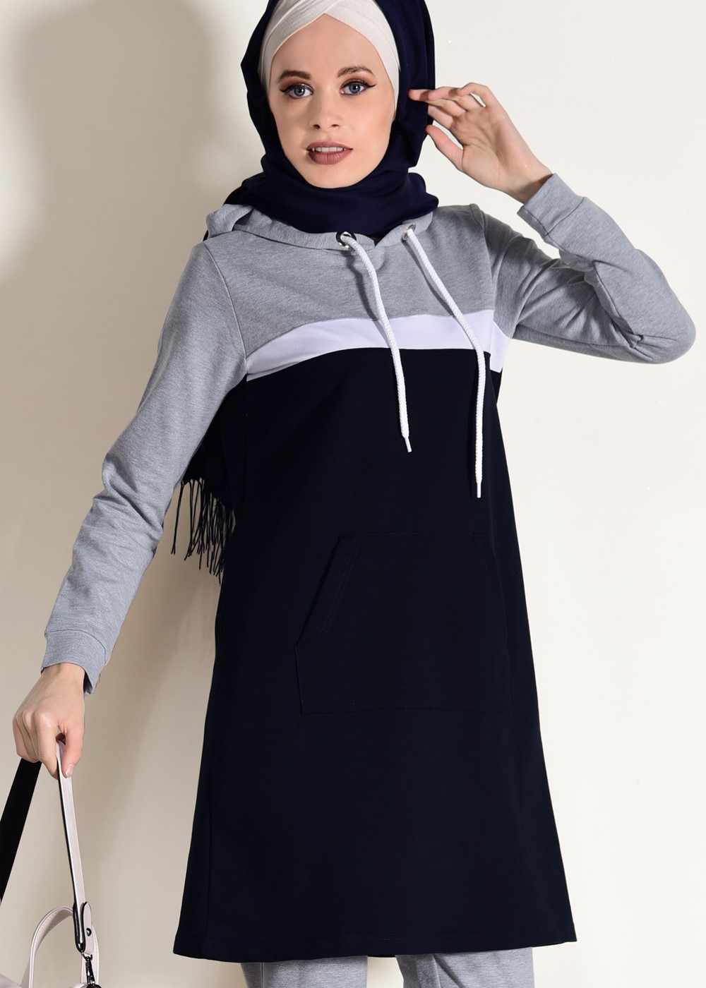 Vêtements hijab BLEU MARINE SURVÊTEMENT DÉTAILLÉ AVEC POCHE À CAPUCHE 3518