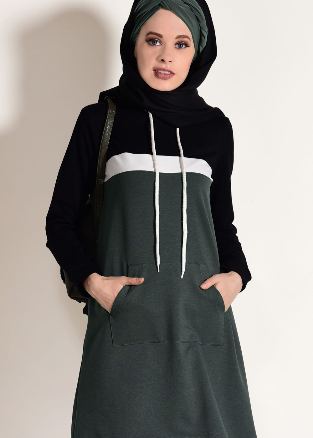 Tesettür giyim HAKİ KAPÜŞONLU CEP DETAYLI EŞOFMAN TAKIM 3518 