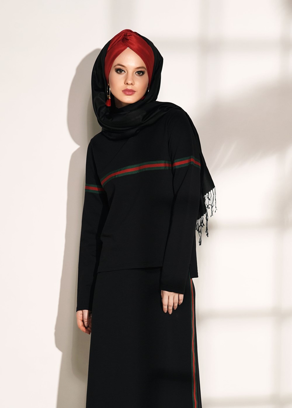 Tesettür giyim SİYAH ŞERİT DETAYLI ETEKLİ EŞOFMAN TAKIMI 3708 