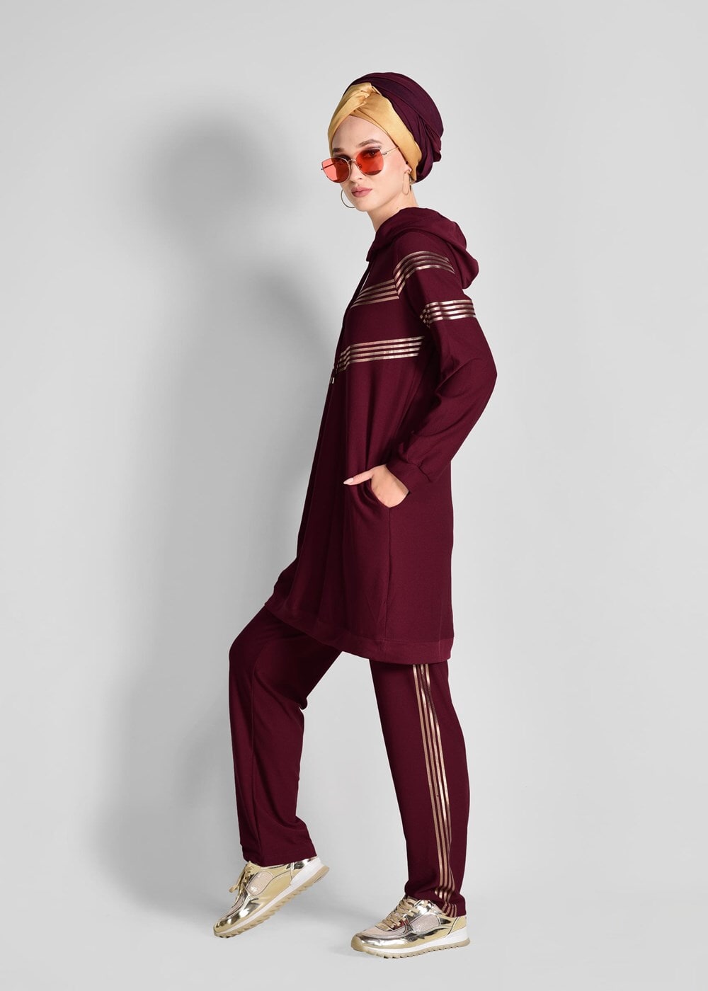 Tesettür giyim BORDO KAPÜŞONLU ÇİZGİ DETAYLI EŞOFMAN TAKIMI 4618