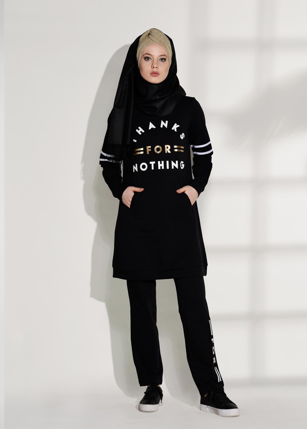 Tesettür giyim SİYAH CEP DETAYLI BASKILI EŞOFMAN TAKIM 7708 