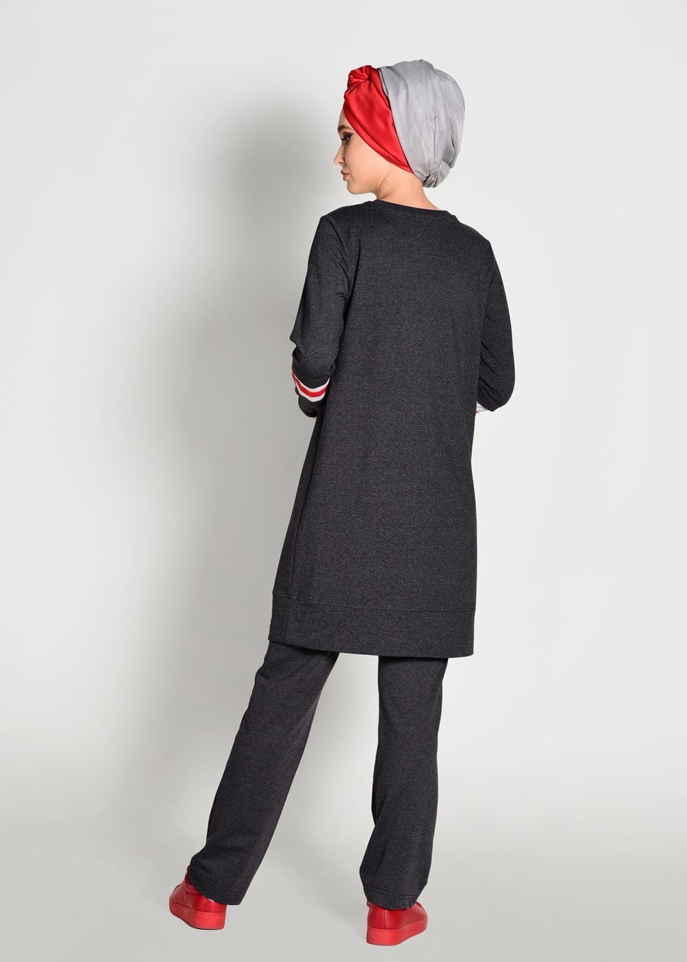 Tesettür giyim GRİ ÇİZGİ DETAYLI YAZI BASKILI 2&prime;Lİ EŞOFMAN TAKIM 7718