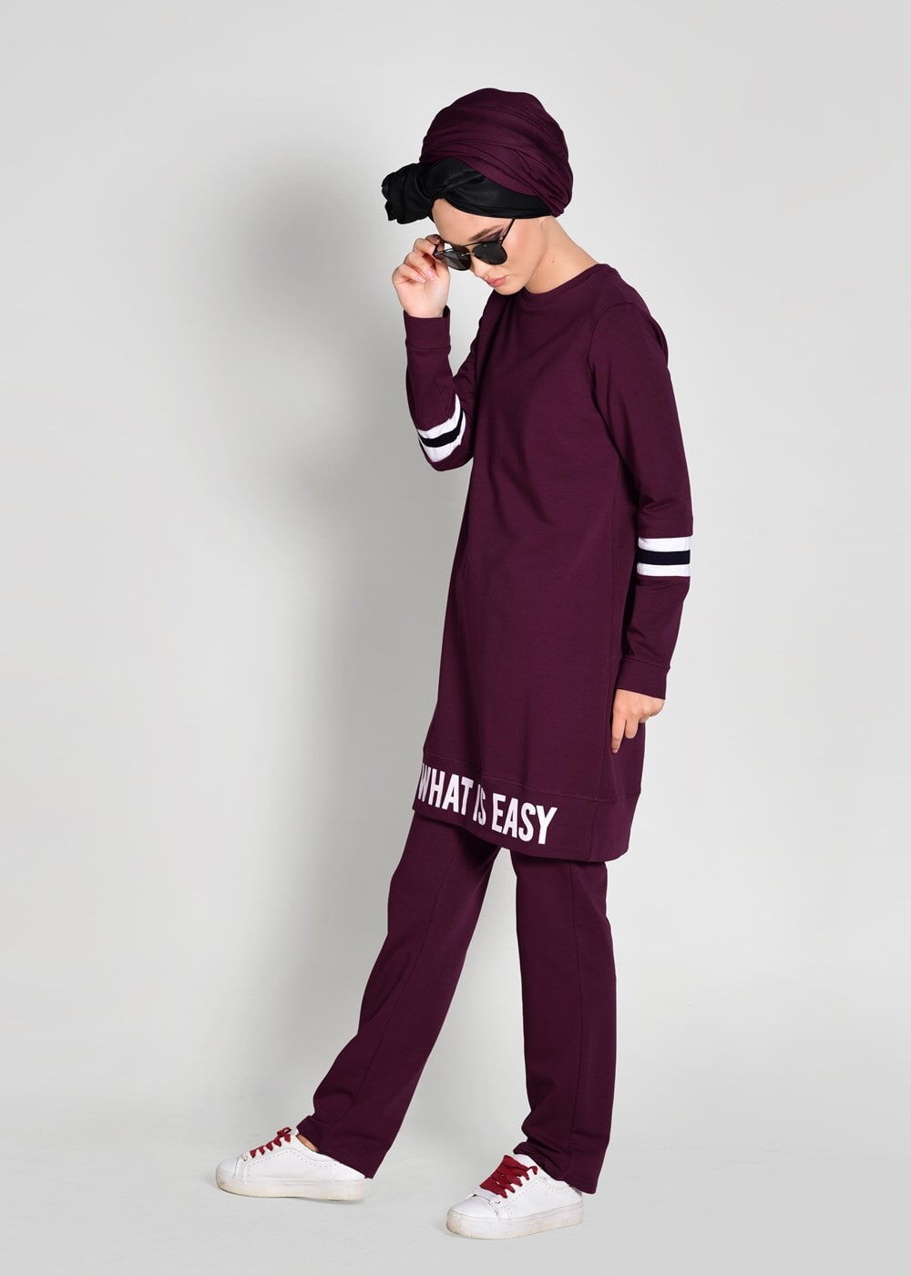 Tesettür giyim BORDO ÇİZGİ DETAYLI YAZI BASKILI 2&prime;Lİ EŞOFMAN TAKIM 7718