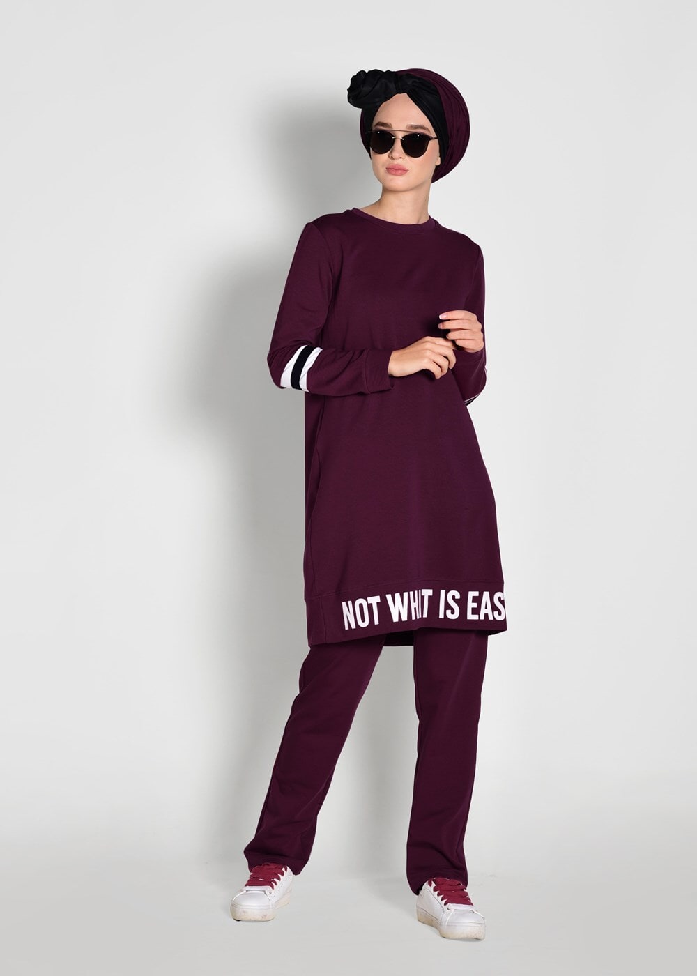 Tesettür giyim BORDO ÇİZGİ DETAYLI YAZI BASKILI 2&prime;Lİ EŞOFMAN TAKIM 7718