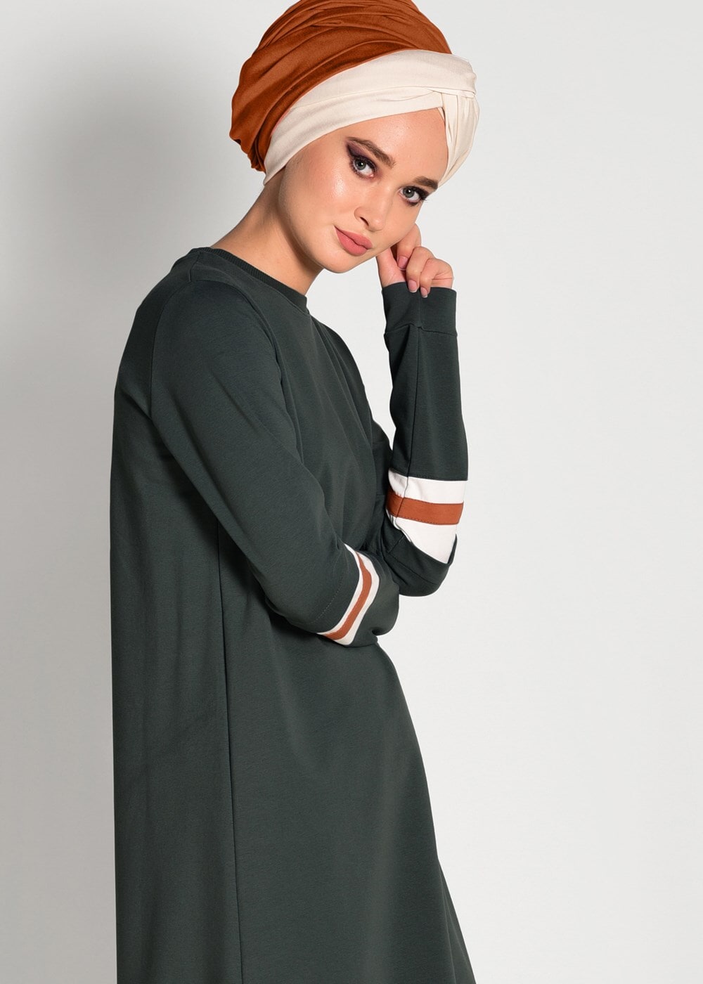 Vêtements hijab KAKI SURVÊTEMENT 2 PIÈCES IMPRIMÉ TEXTE DÉTAILLÉ À RAYURES T 7718