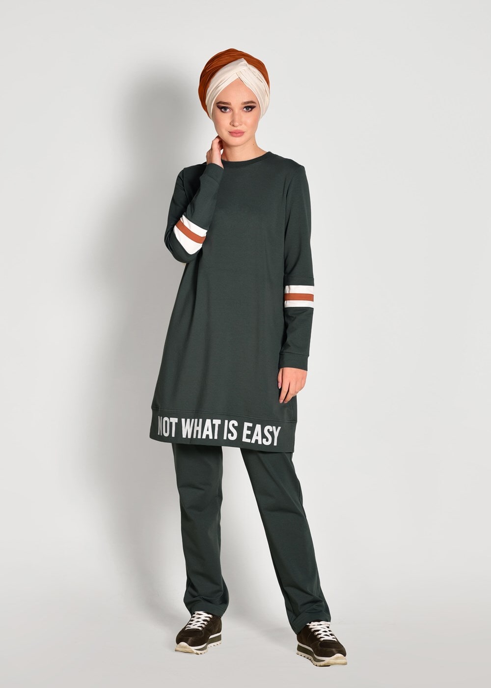 Vêtements hijab KAKI SURVÊTEMENT 2 PIÈCES IMPRIMÉ TEXTE DÉTAILLÉ À RAYURES T 7718