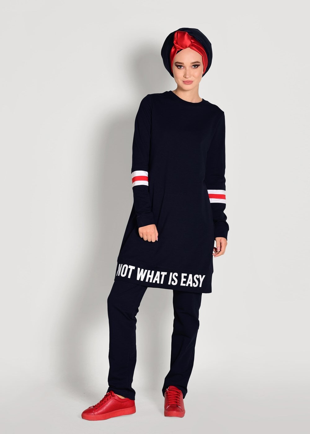 Tesettür giyim LACİVERT ÇİZGİ DETAYLI YAZI BASKILI 2&prime;Lİ EŞOFMAN TAKIM 7718