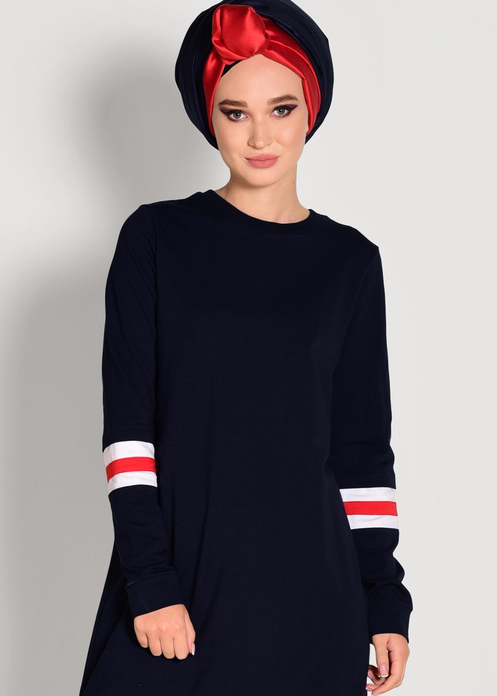 Tesettür giyim LACİVERT ÇİZGİ DETAYLI YAZI BASKILI 2&prime;Lİ EŞOFMAN TAKIM 7718