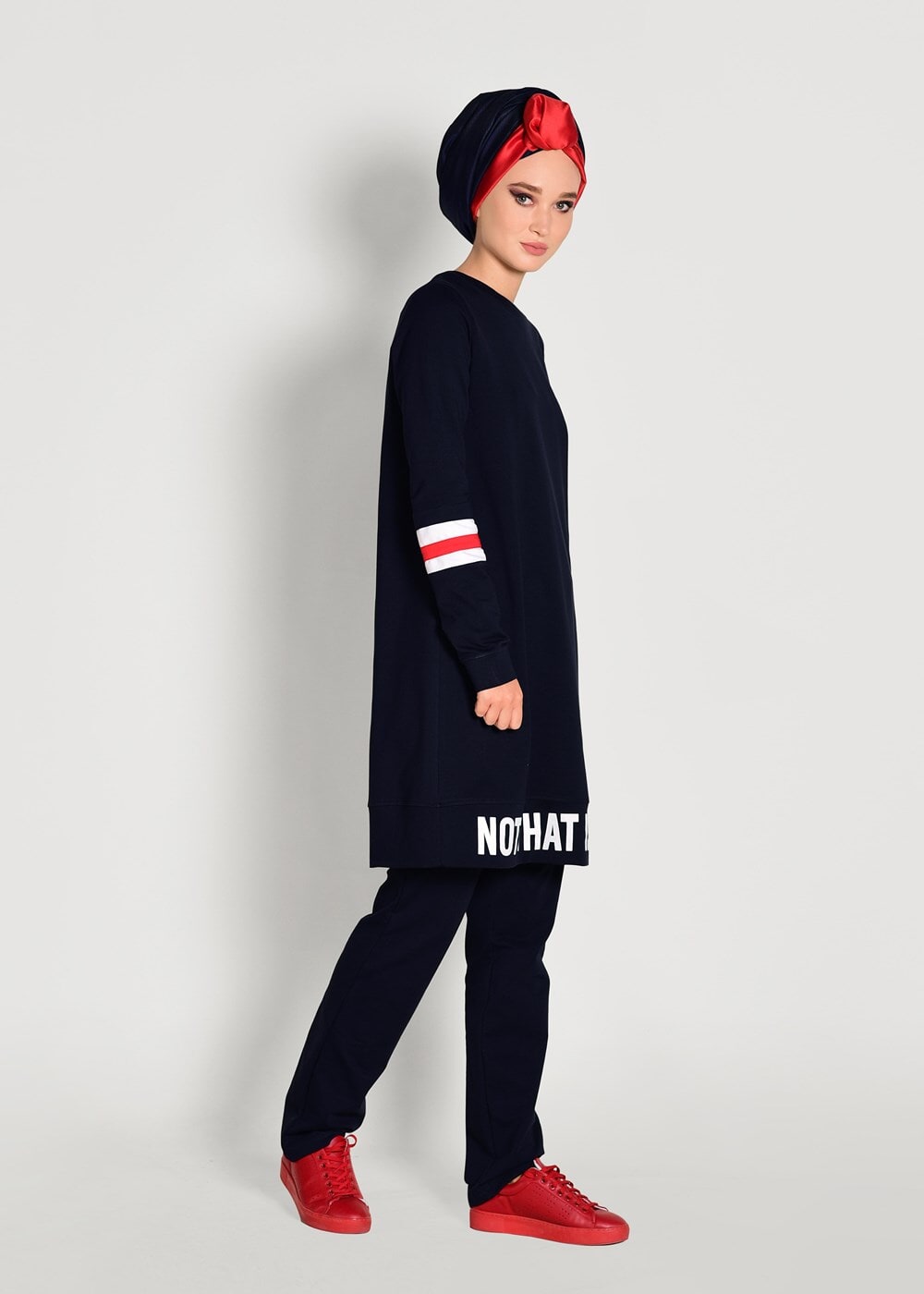 Tesettür giyim LACİVERT ÇİZGİ DETAYLI YAZI BASKILI 2&prime;Lİ EŞOFMAN TAKIM 7718