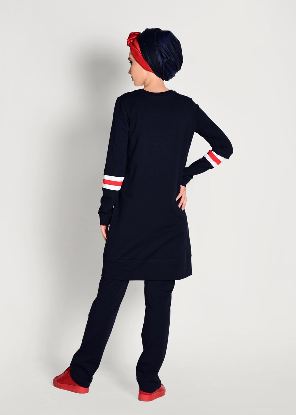 Tesettür giyim LACİVERT ÇİZGİ DETAYLI YAZI BASKILI 2&prime;Lİ EŞOFMAN TAKIM 7718