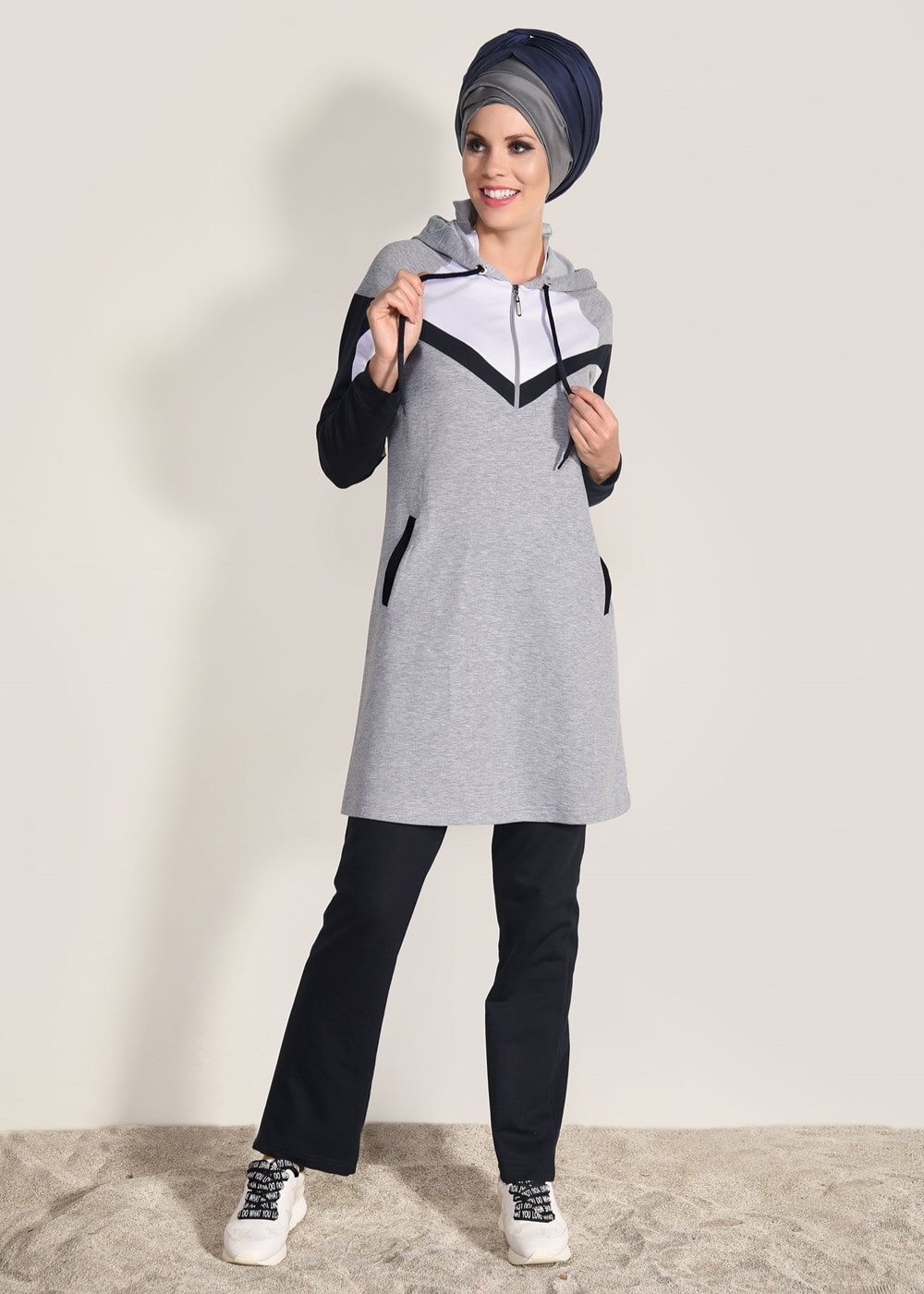 Tesettür giyim GRİ KAPÜŞONLU CEP DETAYLI EŞOFMAN TAKIM 9818 