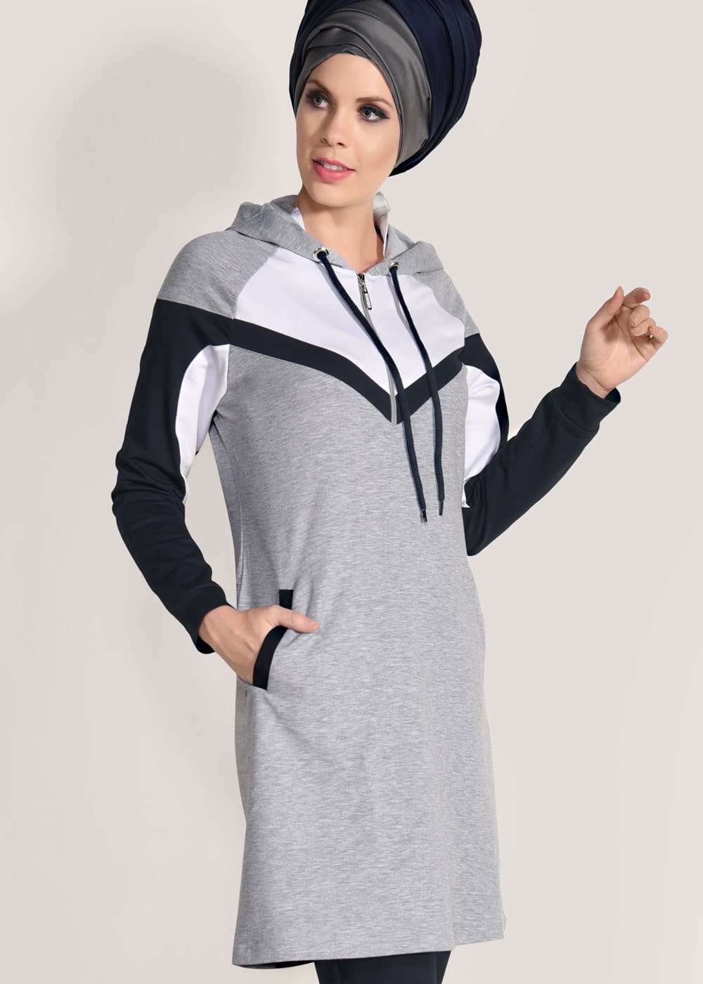 Tesettür giyim GRİ KAPÜŞONLU CEP DETAYLI EŞOFMAN TAKIM 9818 