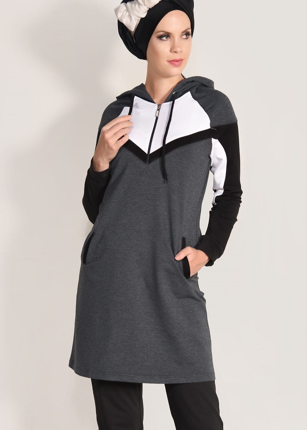Tesettür giyim GRİ KAPÜŞONLU CEP DETAYLI EŞOFMAN TAKIM 9818 