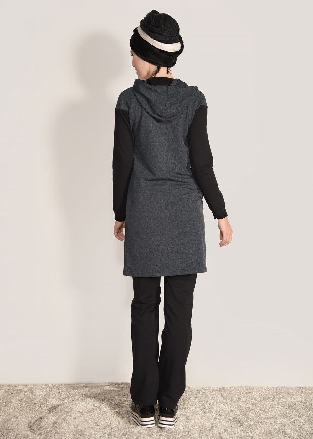 Tesettür giyim GRİ KAPÜŞONLU CEP DETAYLI EŞOFMAN TAKIM 9818 