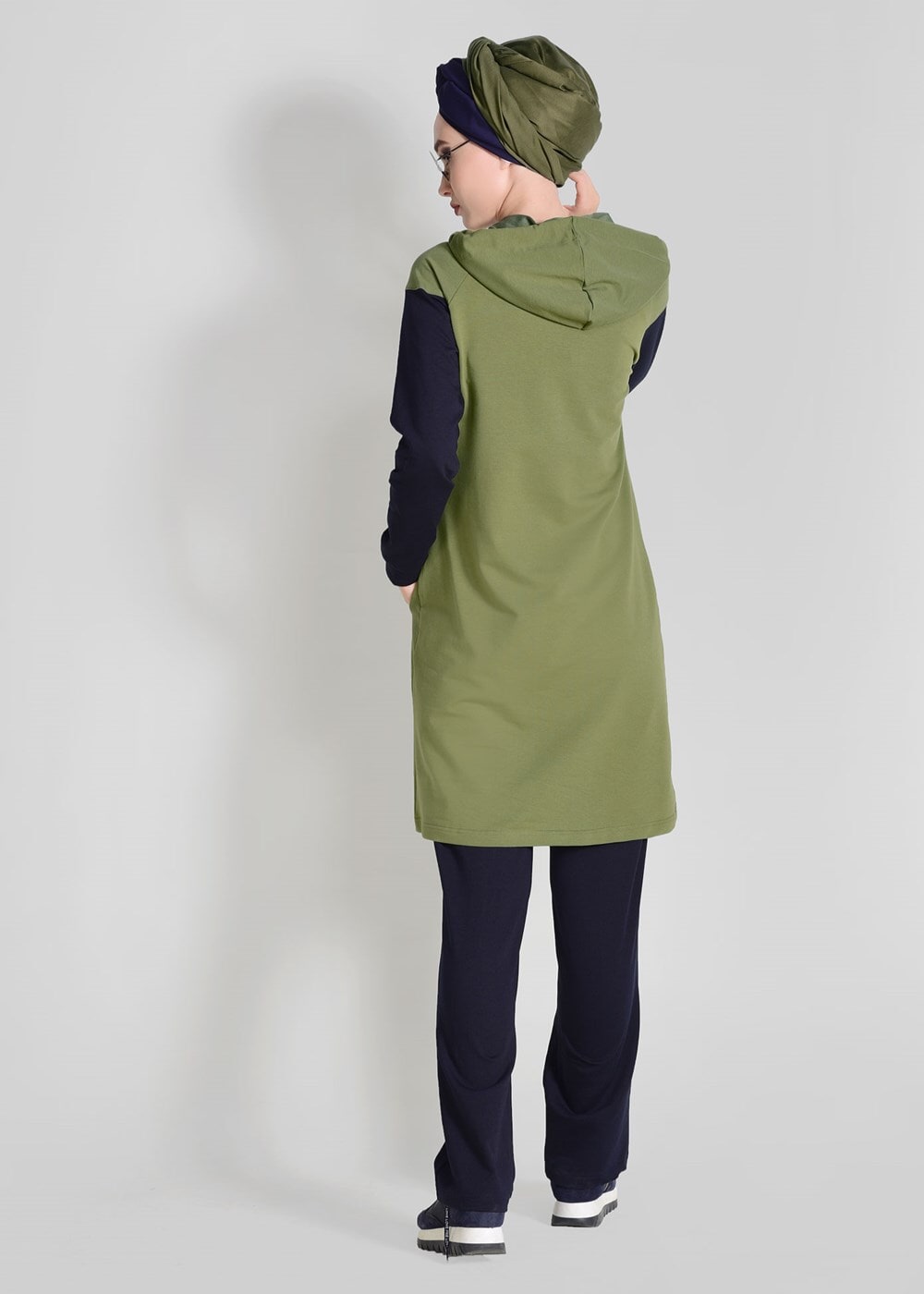 Tesettür giyim YEŞİL KAPÜŞONLU CEP DETAYLI EŞOFMAN TAKIM 9818 