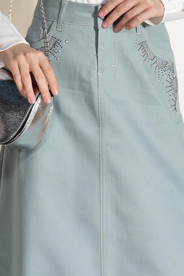 Tesettür giyim  TAŞ BASKI DETAYLI CEPLİ SPOR KESİM ETEK 5221-1 - TRENDTESETTÜR