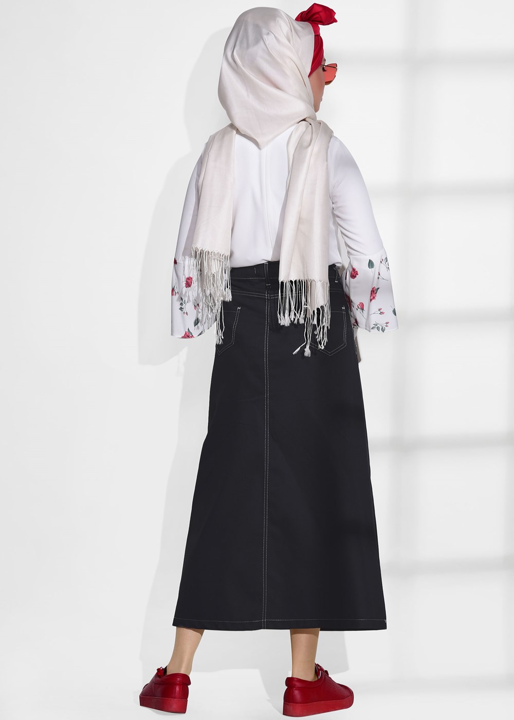 Tesettür giyim SİYAH TAŞ BASKI DETAYLI SPOR KESİM ETEK 2453