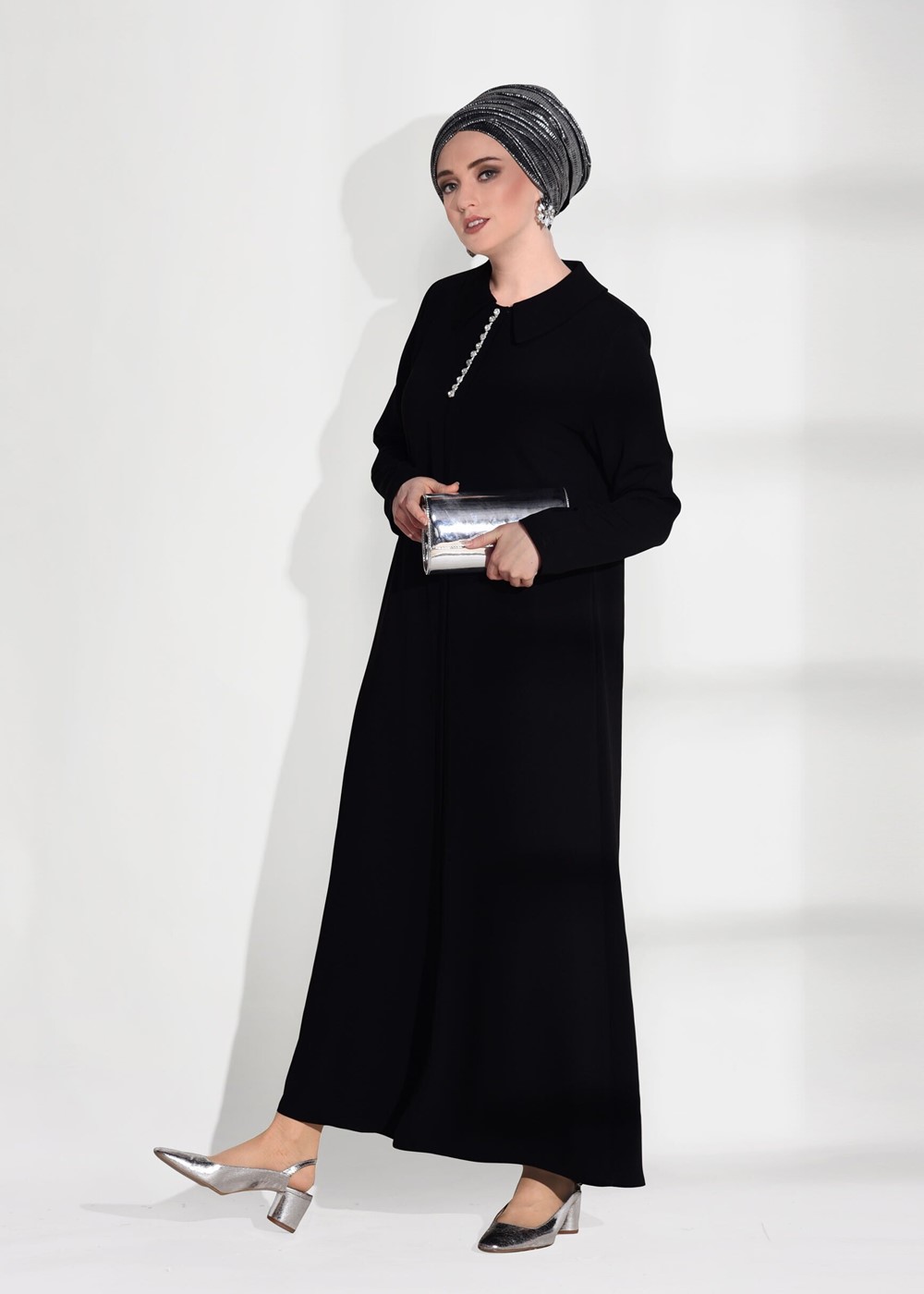 Tesettür giyim SİYAH BROŞ DETAYLI FERACE 02981