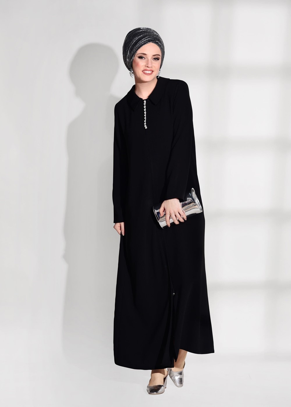 Tesettür giyim SİYAH BROŞ DETAYLI FERACE 02981