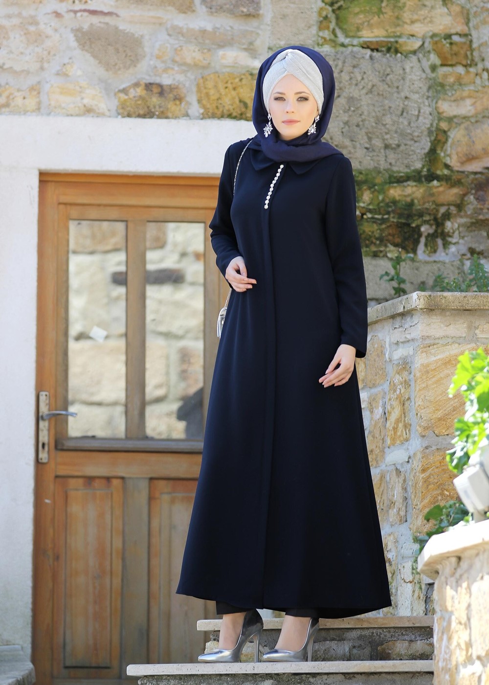 Tesettür giyim LACİVERT BROŞ DETAYLI FERACE 02981
