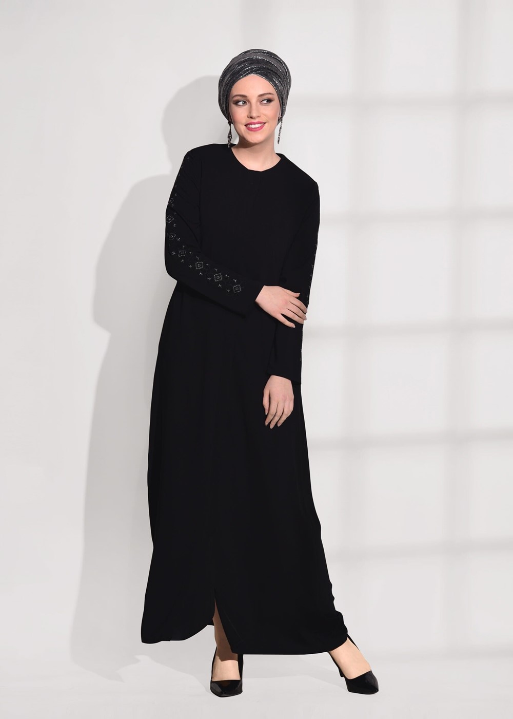 Tesettür giyim SİYAH İŞLEME DETAYLI FERACE 10981 