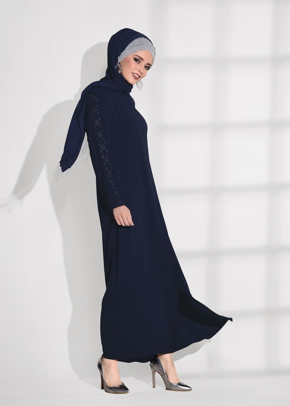 Tesettür giyim LACİVERT İŞLEME DETAYLI FERACE 10981 