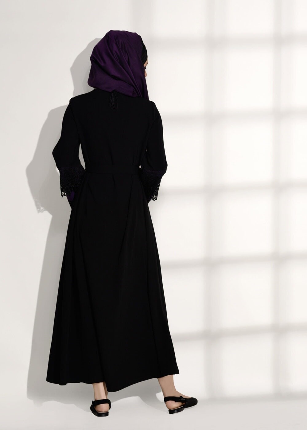 Tesettür giyim SİYAH KOLLARI GÜPÜR DETAYLI BELİ KUŞAKLI FERACE 31987