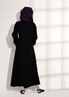 Tesettür giyim SİYAH KOLLARI GÜPÜR DETAYLI BELİ KUŞAKLI FERACE 31987