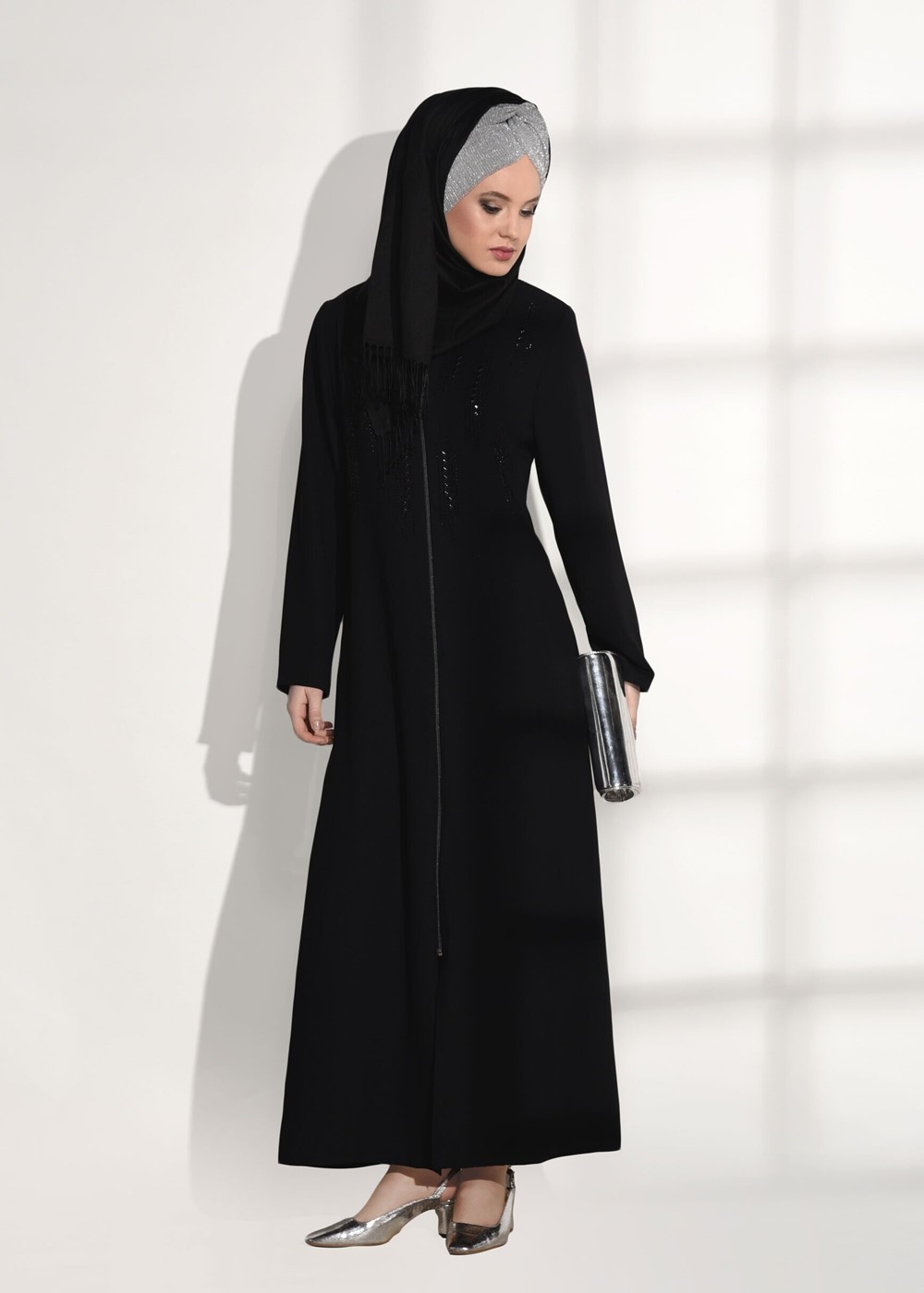 Tesettür giyim SİYAH TAŞ BASKI DETAYLI FERMUARLI FERACE 40981 
