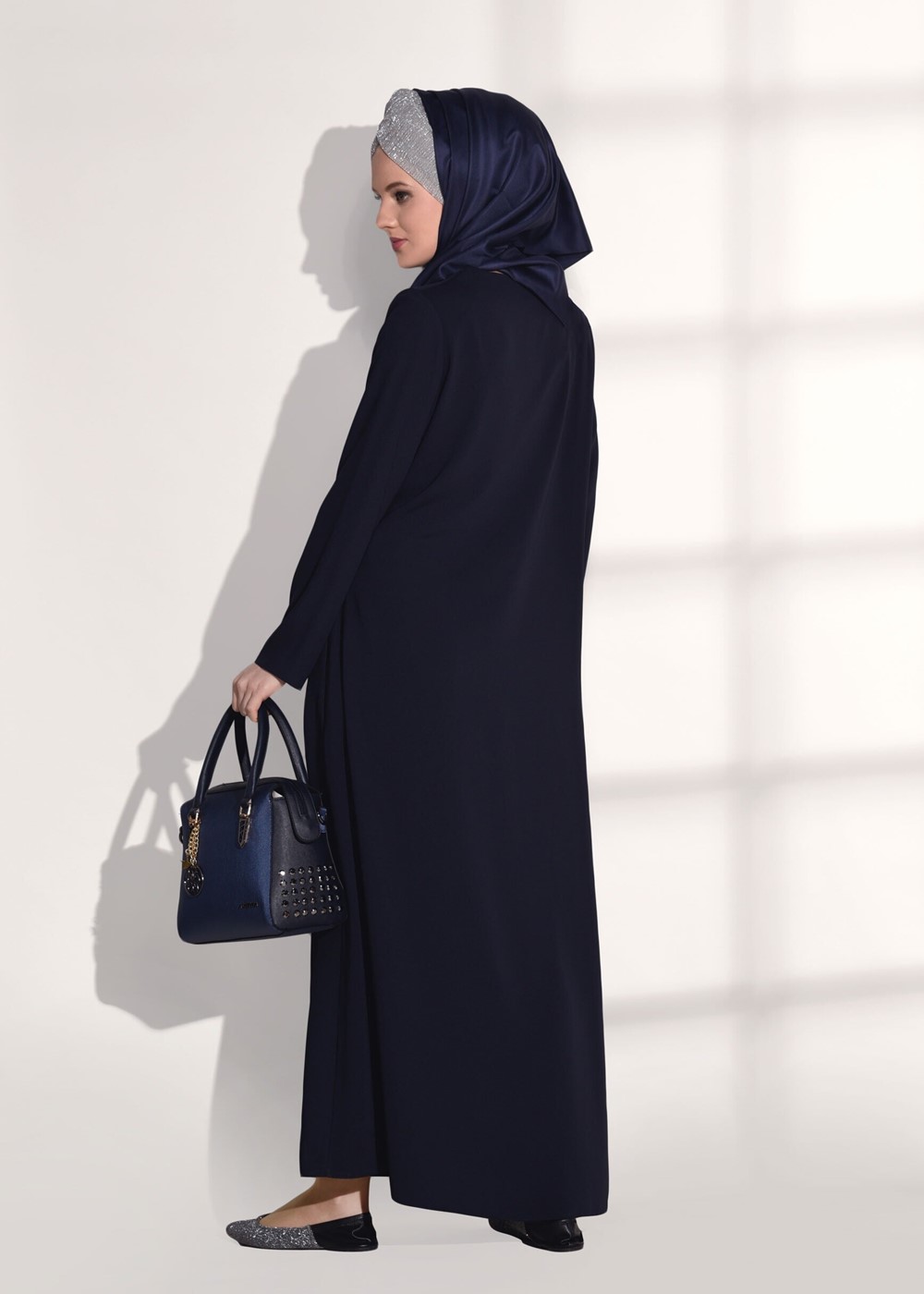 Tesettür giyim LACİVERT TAŞ BASKI DETAYLI FERMUARLI FERACE 40981 