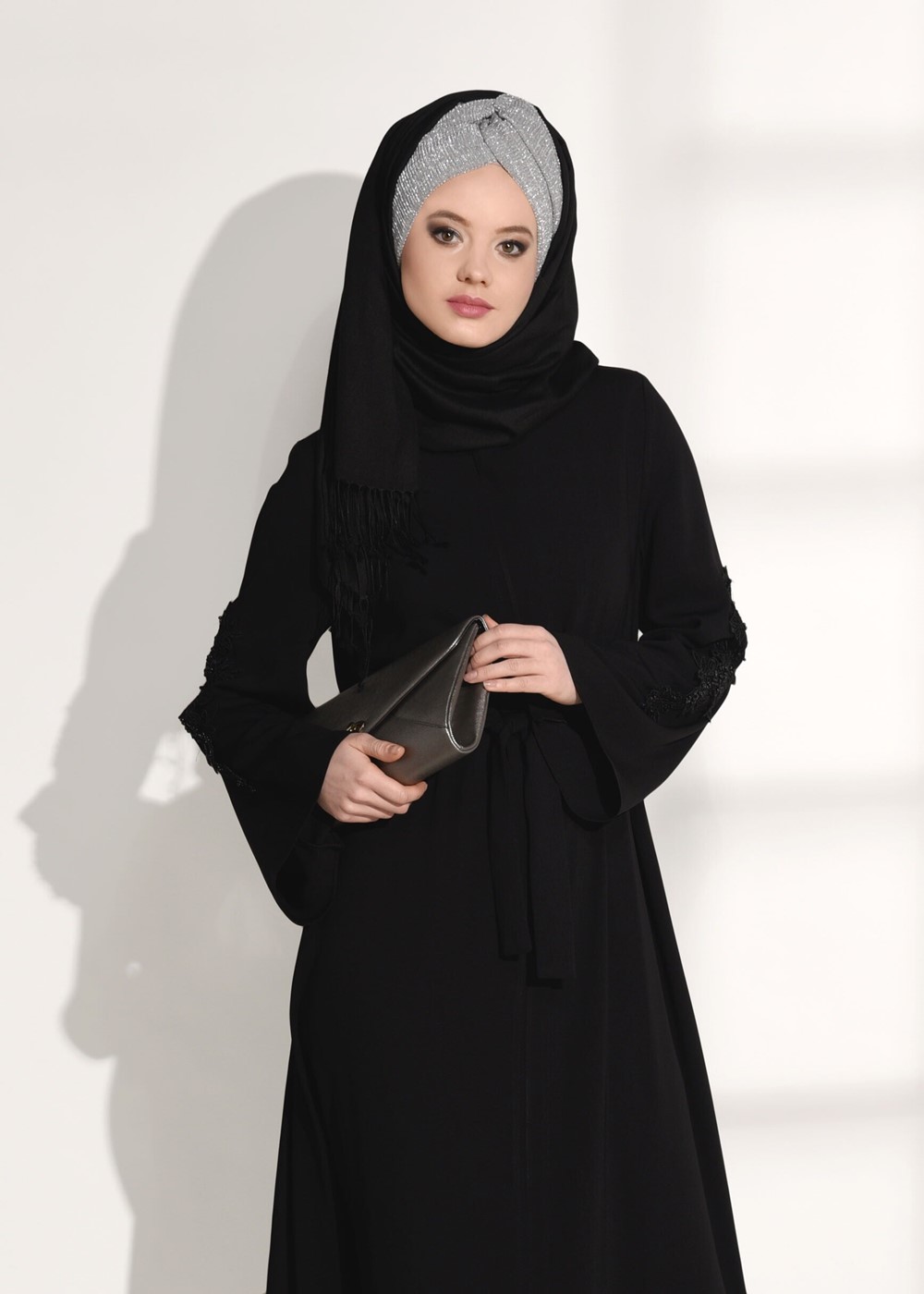 Tesettür giyim SİYAH KOL KISMI GÜPÜR DETAYLI FERACE 71981 