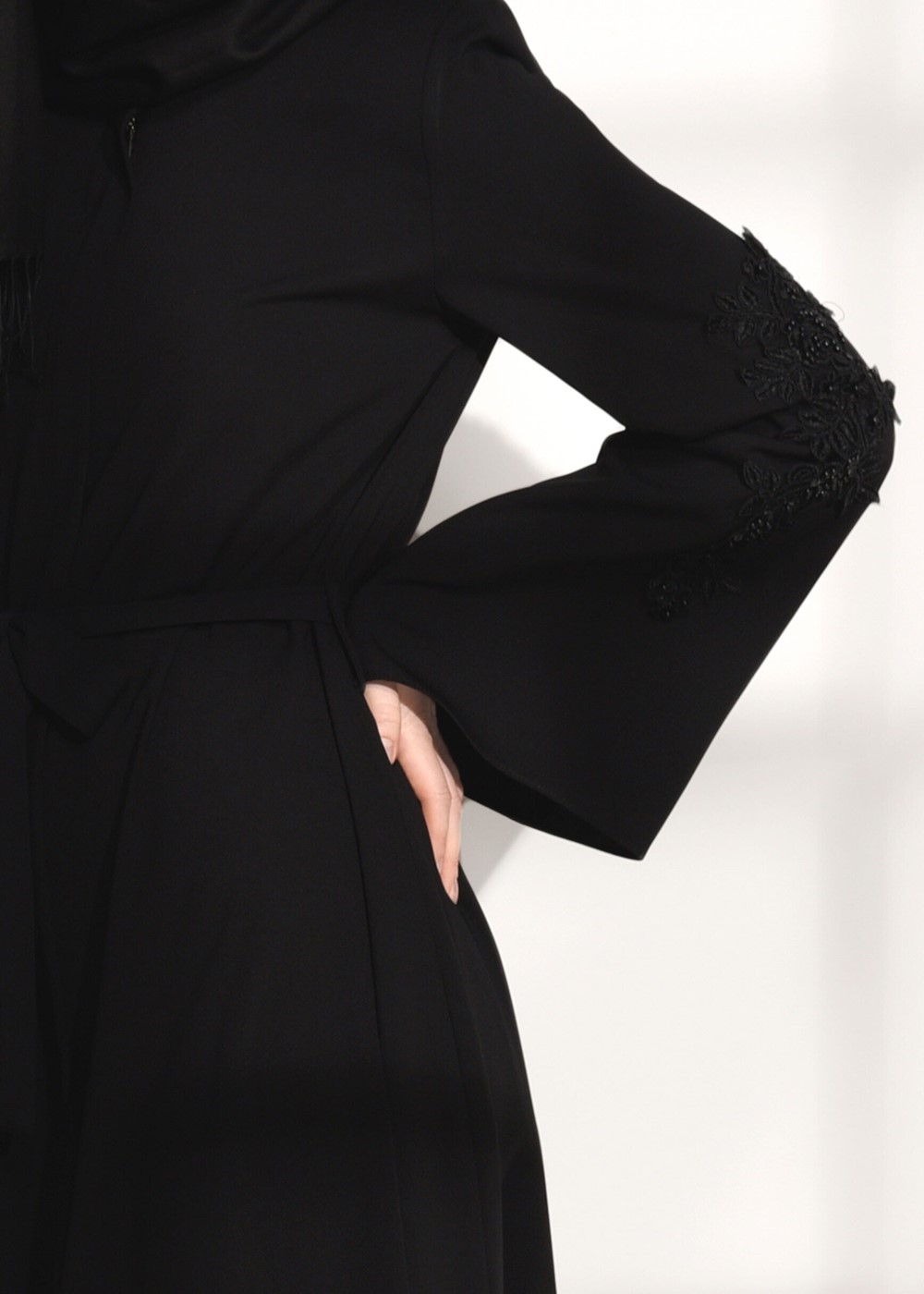 Tesettür giyim SİYAH KOL KISMI GÜPÜR DETAYLI FERACE 71981 