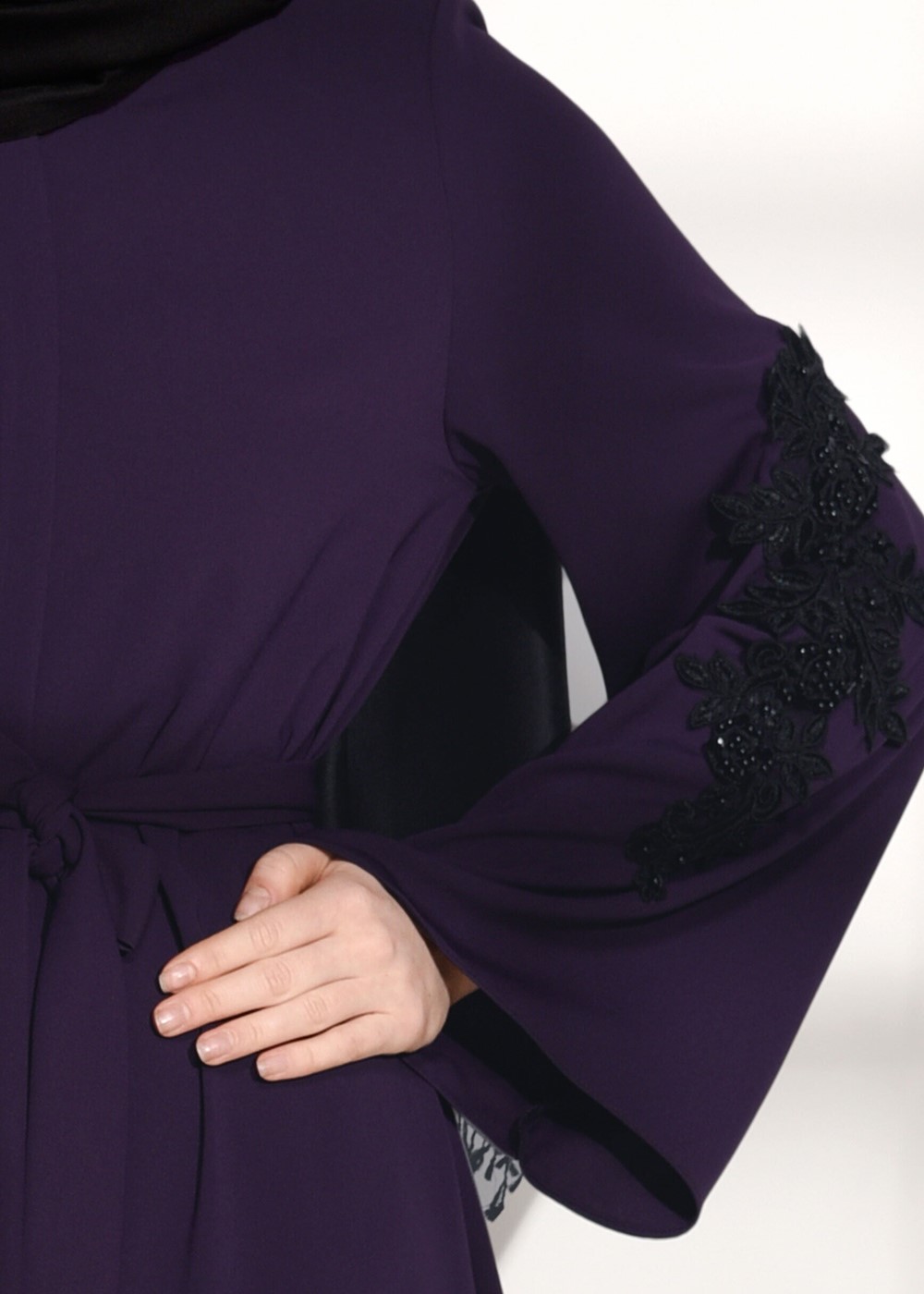 Tesettür giyim MOR KOL KISMI GÜPÜR DETAYLI FERACE 71981 