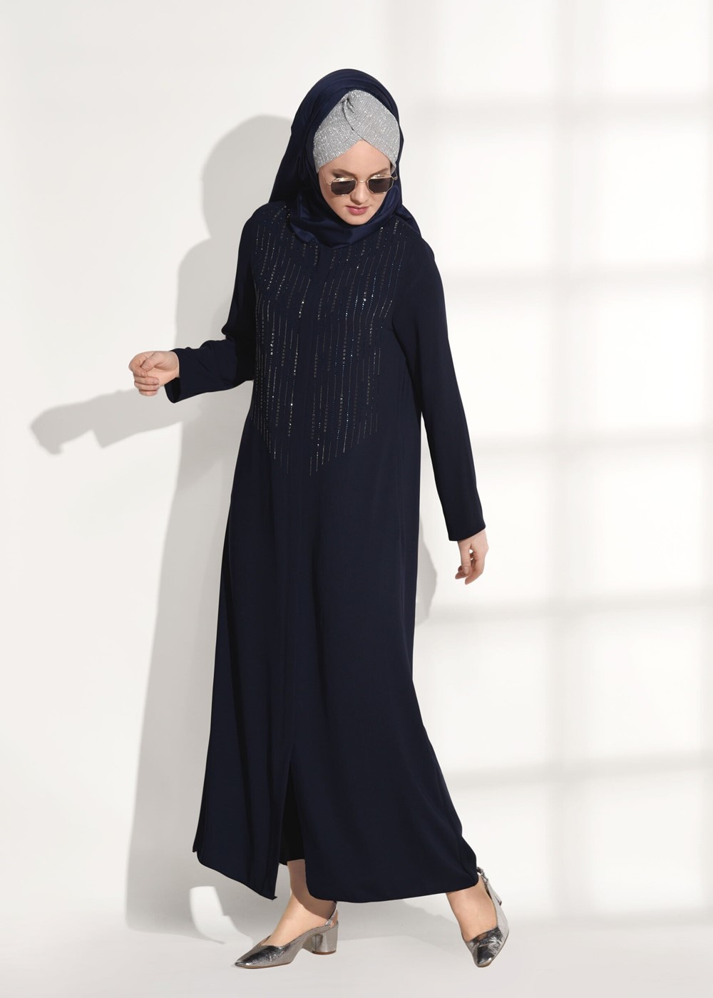 Tesettür giyim LACİVERT TAŞ BASKI DETAYLI FERACE 90981