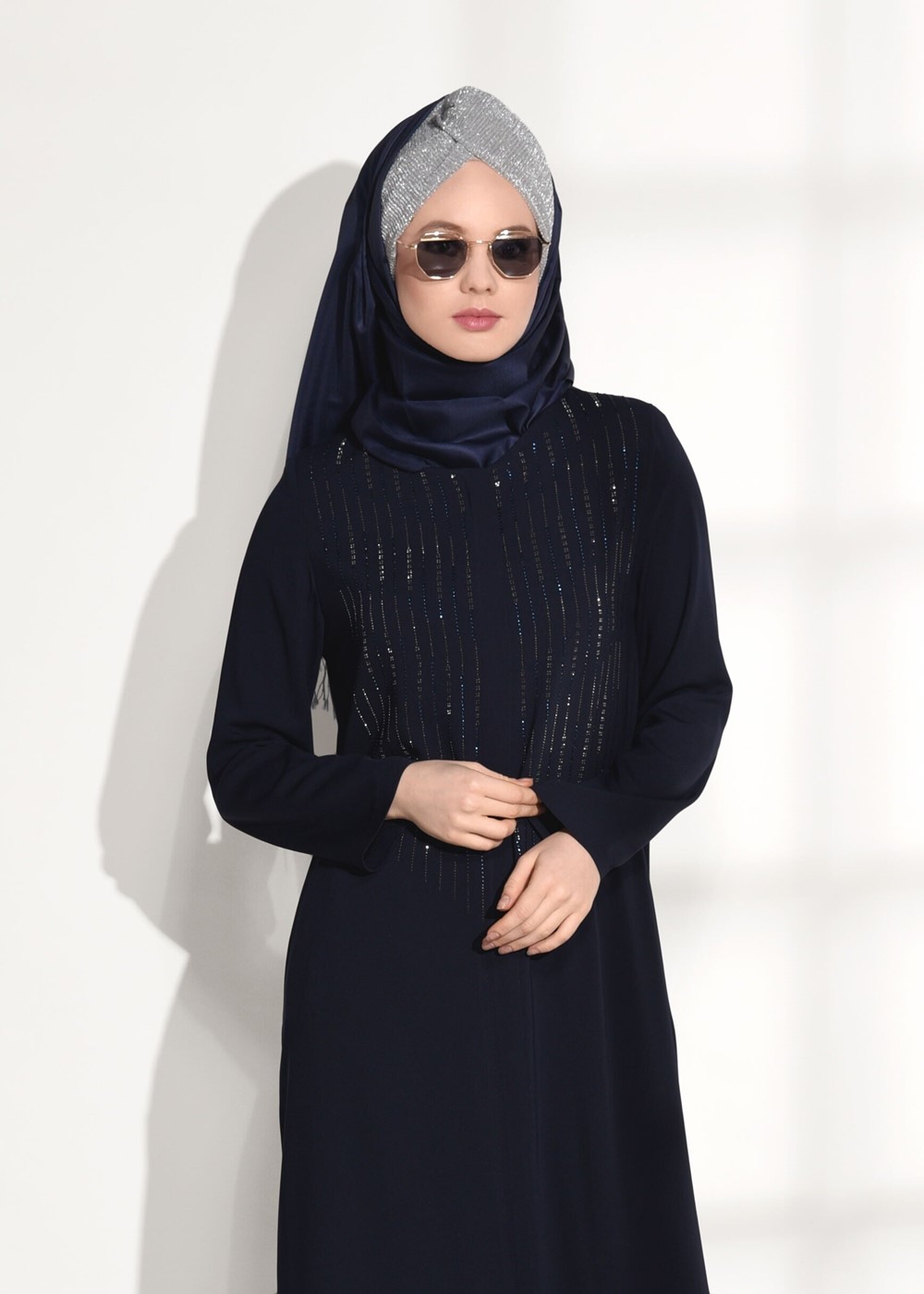 Tesettür giyim LACİVERT TAŞ BASKI DETAYLI FERACE 90981